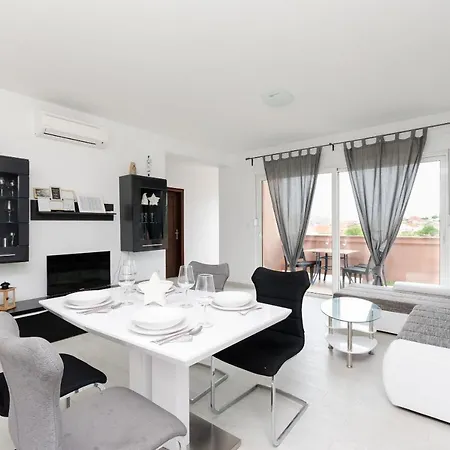 Apartments And Room Ljubica Lopar Extérieur photo